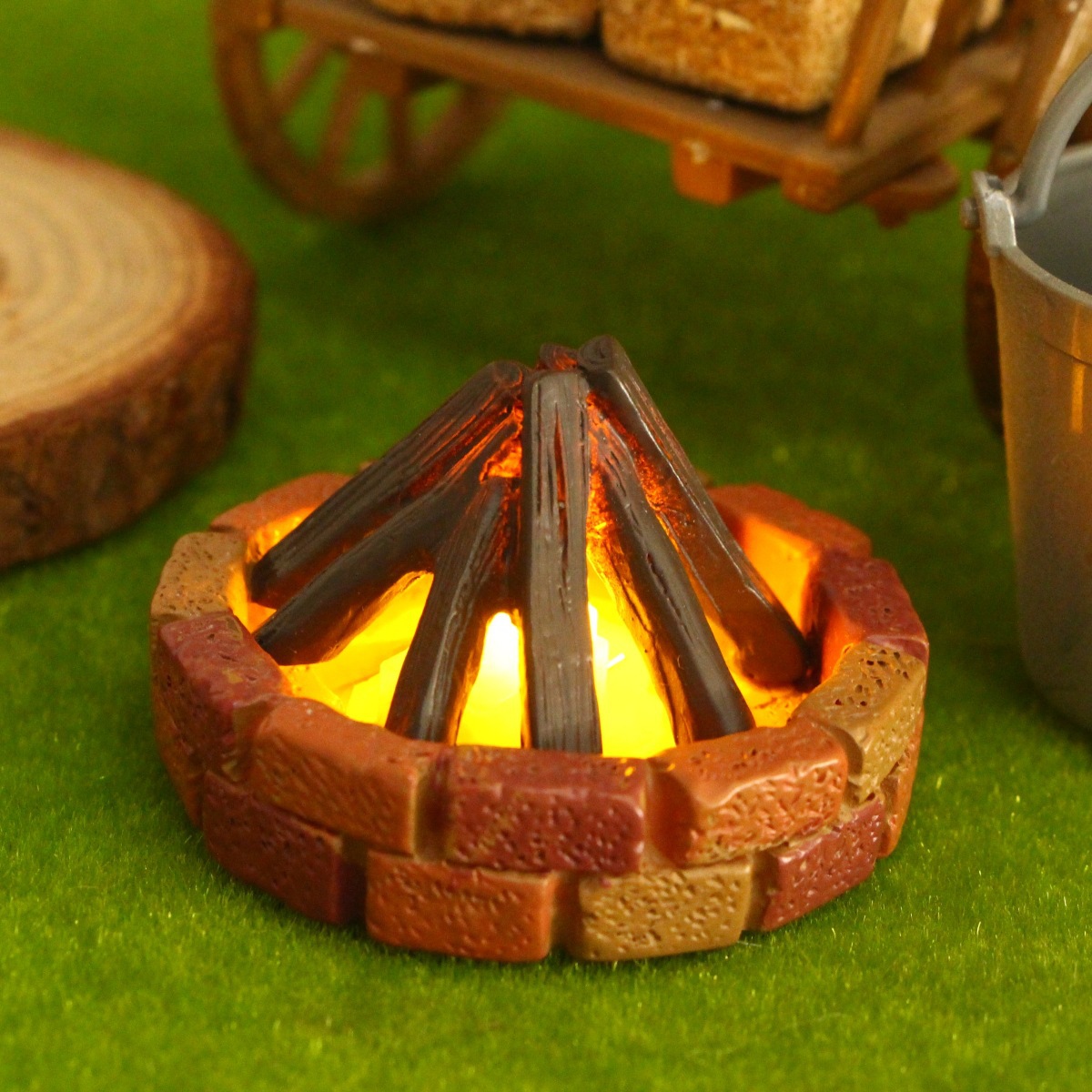 Outdoor Furniture Resin - Miniaturowy podświetlany kominek do domku dla